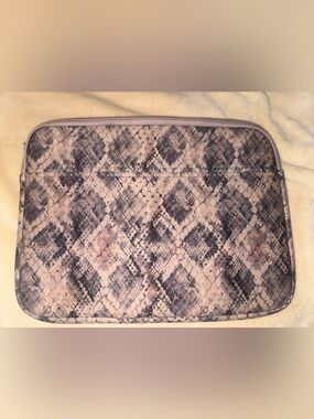 TagAlongs Laptop Holder